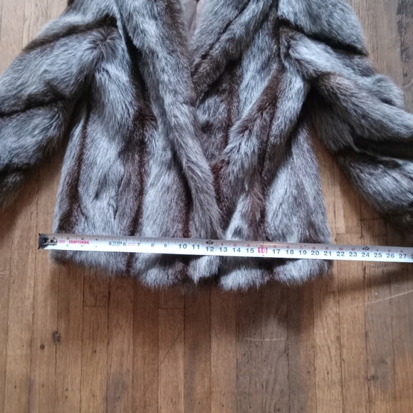 BEAUTIFUL JORDACHE faux fur winter jacket - Picture 5 of 9